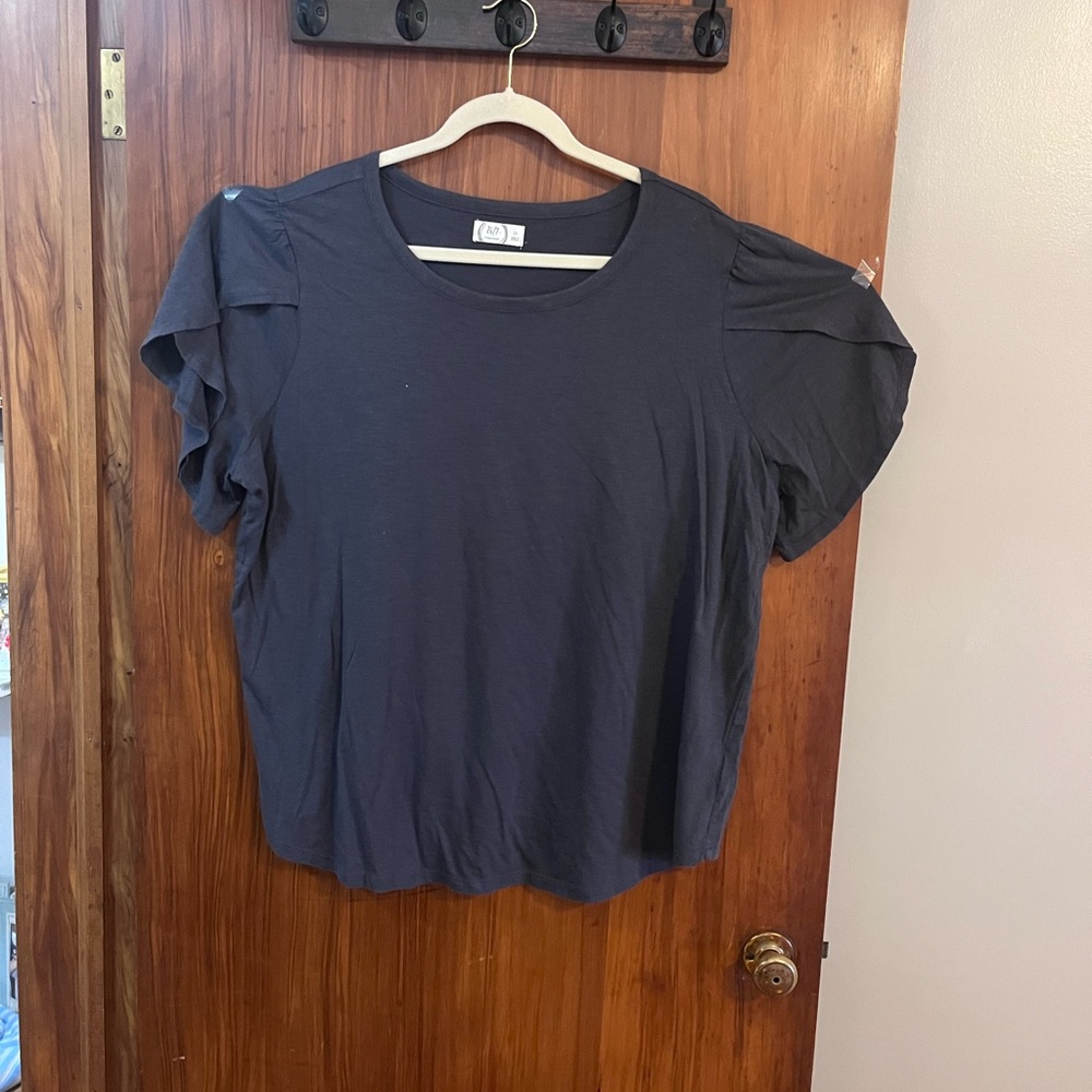 Maurices Gray T-shirt with Rounded Neckline w/ tulip sleeves 2x EUC